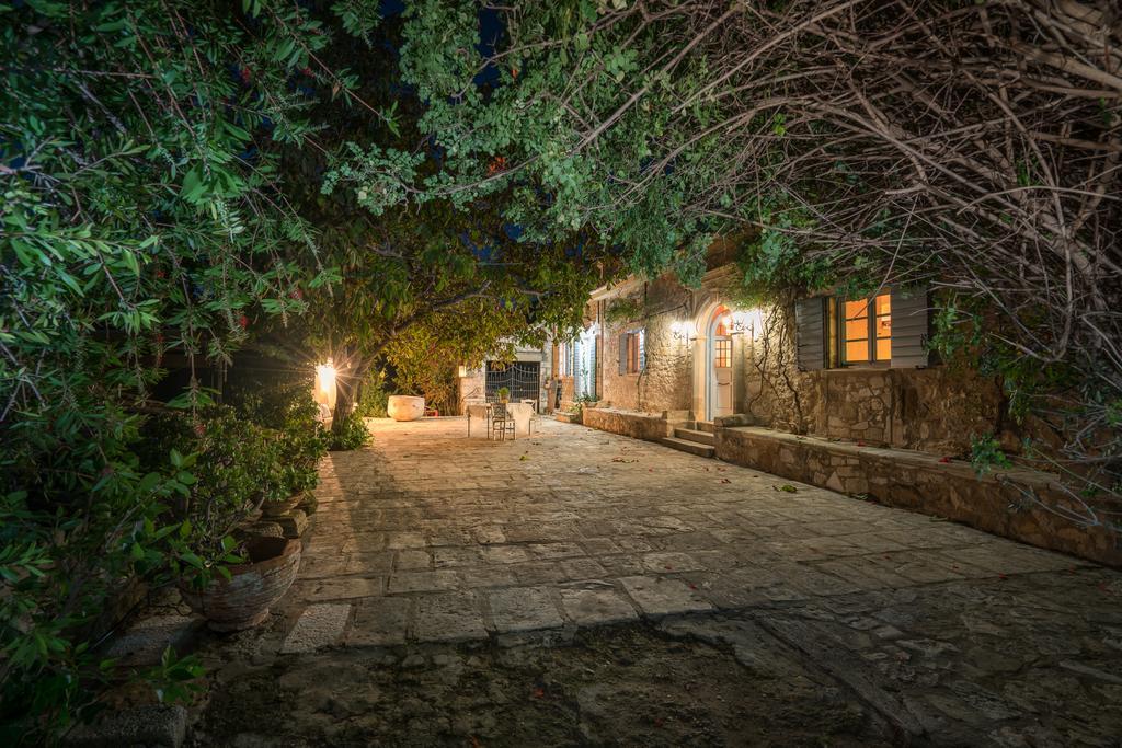 Bratis Holiday Home Каллифея Экстерьер фото